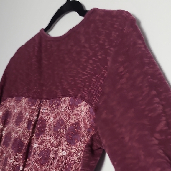 MAX JEANS Maroon Tunic Top with Side Slits and Patterned Back Size Small - Picture 16 of 16